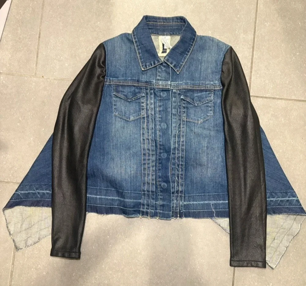 VTG Y2K 2010 BCBGMAXAZRIA Denim Jacket Black Leather Sleeve Raw Edge Women XXS